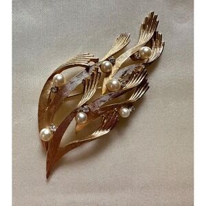 Vintage Trifari Brush Gold Pearls Rhinestones Seaweed Brooch
